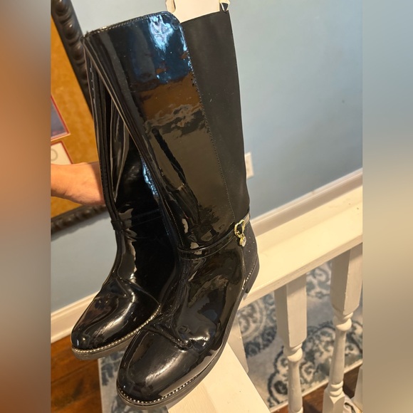 Amazing Black Patent Leather Boots, Girls size 4 with zipper and golden accent.✨ - Picture 2 of 2